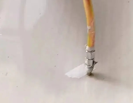 冠县瓷砖空鼓维修公司专业解答在瓷砖铺贴过程中，如果使用的砂料过粗（如全部使用了粗砂），可能会导致以下问题